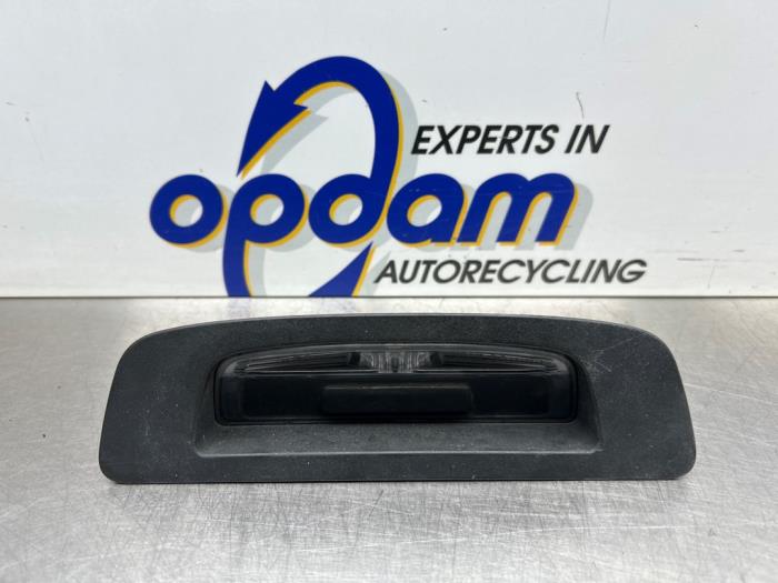 Begagnade Handtag, baklucka Opel Astra K Sports Tourer 1.0 Turbo 12V Pris € 50,00 Marginaltabell erbjuds av Gebr Opdam B.V.
