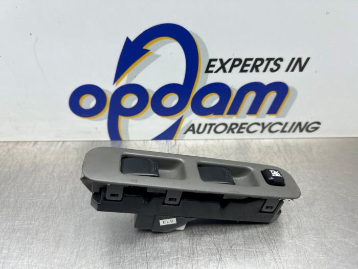 Usados Interruptor de ventanilla eléctrica Suzuki Alto (RF410) 1.1 16V Precio € 40,00 Norma de margen ofrecido por Gebr Opdam B.V.