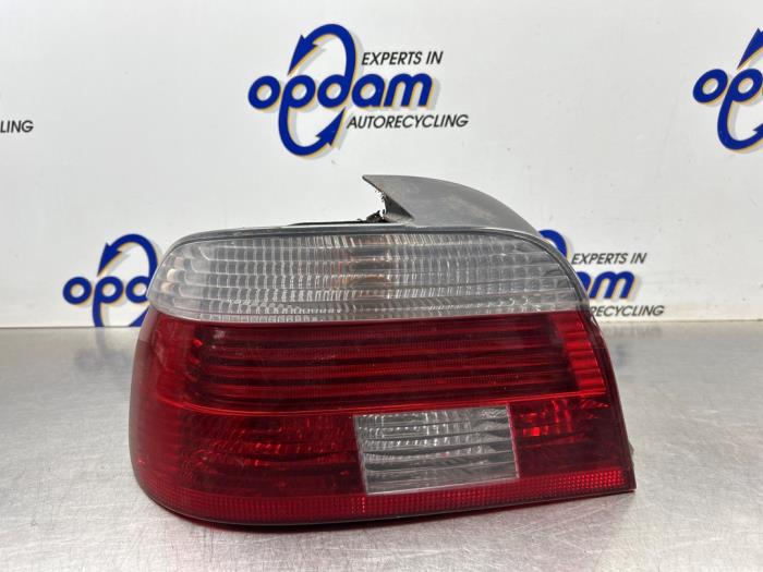 Używane Reflektor lewy BMW 5 serie (E39) 530i 24V Cena € 175,00 Procedura marży oferowane przez Gebr Opdam B.V.
