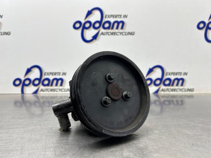 Usagé Pompe de direction Mercedes C Combi (S203) 2.2 C-200 CDI 16V Prix € 60,00 Règlement à la marge proposé par Gebr Opdam B.V.