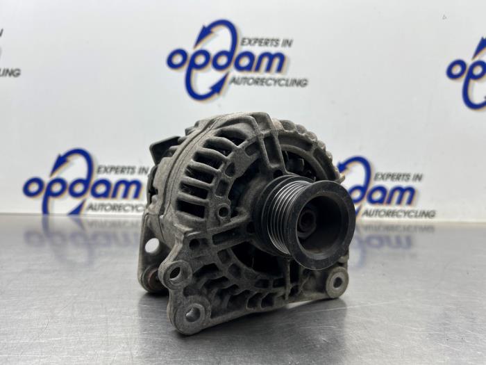 Begagnade Dynamo Volkswagen Polo IV (9N1/2/3) 1.4 16V Pris € 50,00 Marginaltabell erbjuds av Gebr Opdam B.V.