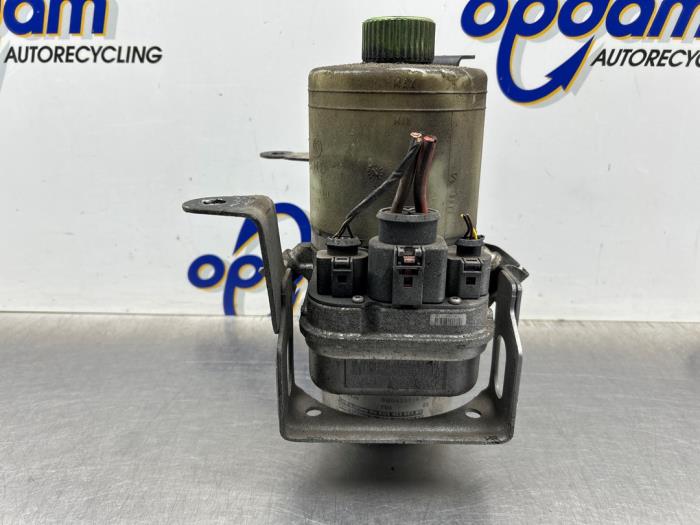 Usagé Pompe direction assistée Volkswagen Polo IV (9N1/2/3) 1.4 16V Prix € 125,00 Règlement à la marge proposé par Gebr Opdam B.V.
