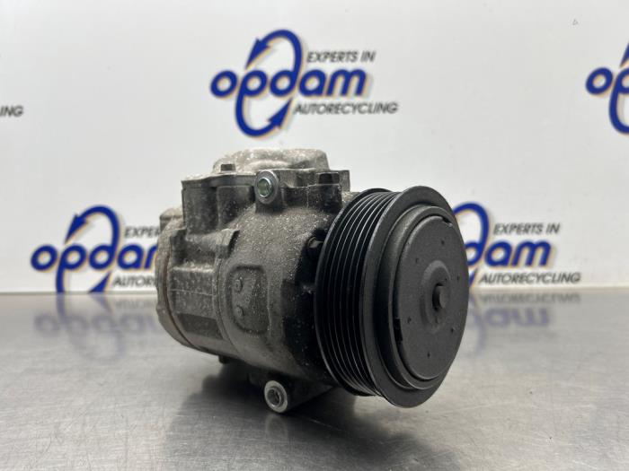 Usagé Compresseur de clim Volkswagen Polo IV (9N1/2/3) 1.4 16V Prix € 75,00 Règlement à la marge proposé par Gebr Opdam B.V.
