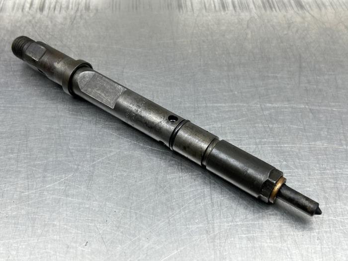 Usagé Injecteurs Audi A4 Avant (B7) 2.5 TDI V6 24V Prix € 50,00 Règlement à la marge proposé par Gebr Opdam B.V.