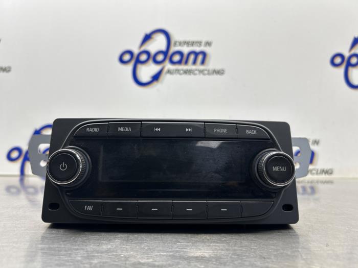 Używane Radio Opel Karl 1.0 12V Cena € 100,00 Procedura marży oferowane przez Gebr Opdam B.V.