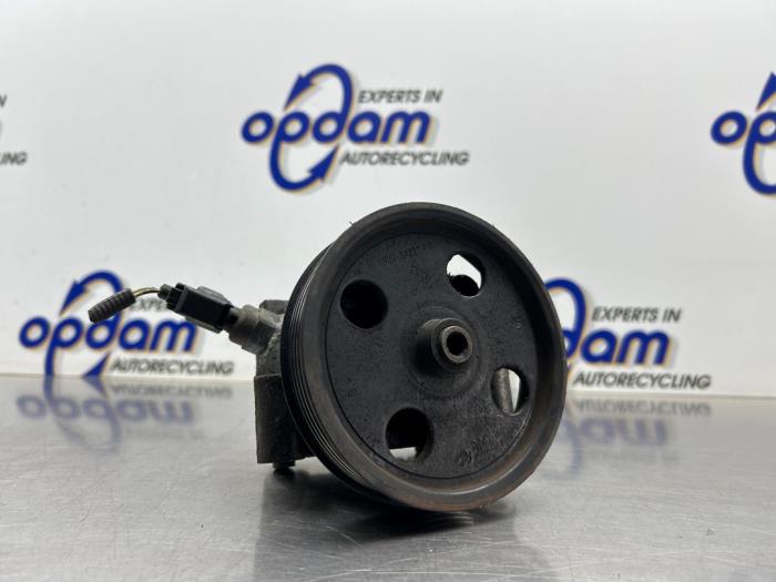 Usagé Pompe de direction Ford Focus 2 Wagon 1.6 16V Prix € 100,00 Règlement à la marge proposé par Gebr Opdam B.V.