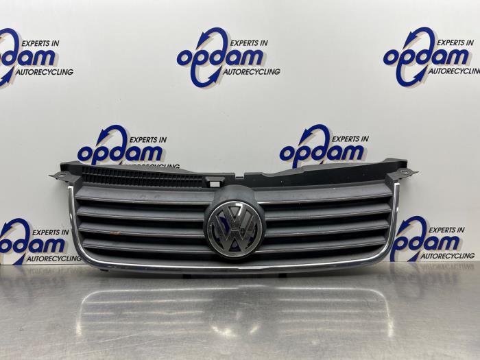 Używane Grill Volkswagen Passat (3B3) 2.0 Cena € 40,00 Procedura marży oferowane przez Gebr Opdam B.V.