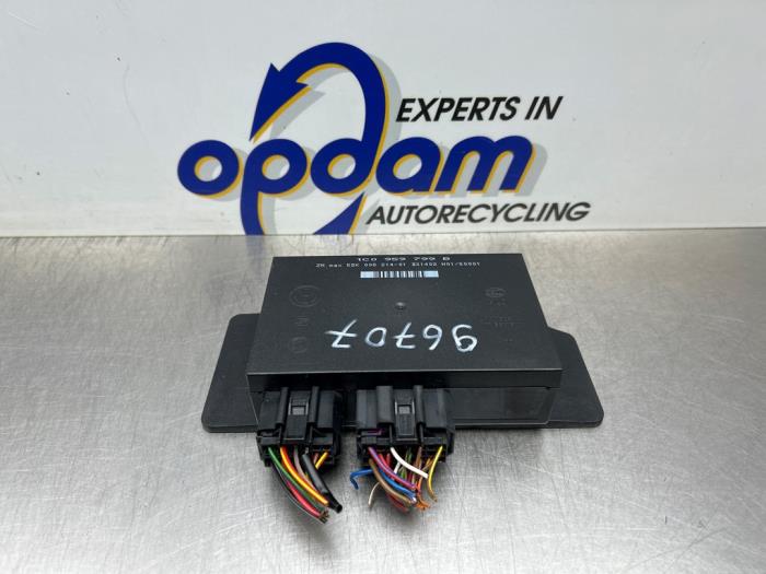Used Body control computer Volkswagen Passat (3B3) 2.0 Price € 75,00 Margin scheme offered by Gebr Opdam B.V.