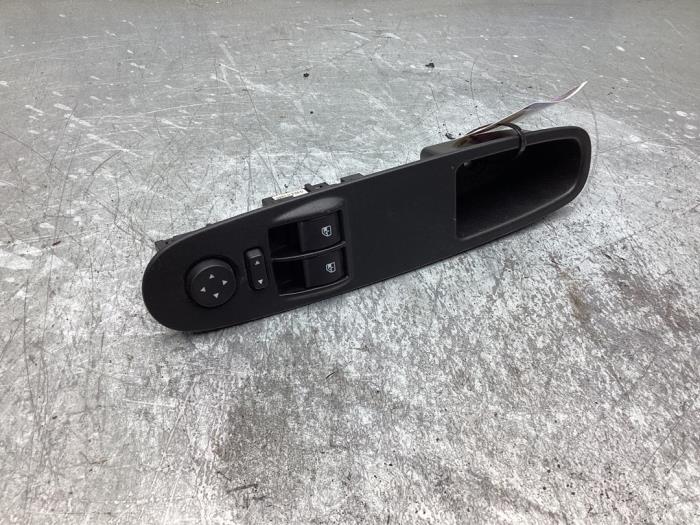 Usados Interruptor de ventanilla eléctrica Fiat Punto Evo (199) 1.3 JTD Multijet 85 16V Euro 5 Precio € 15,00 Norma de margen ofrecido por Gebr Opdam B.V.