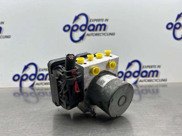 Begagnade ABS-pump Opel Karl 1.0 12V Pris € 125,00 Marginaltabell erbjuds av Gebr Opdam B.V.