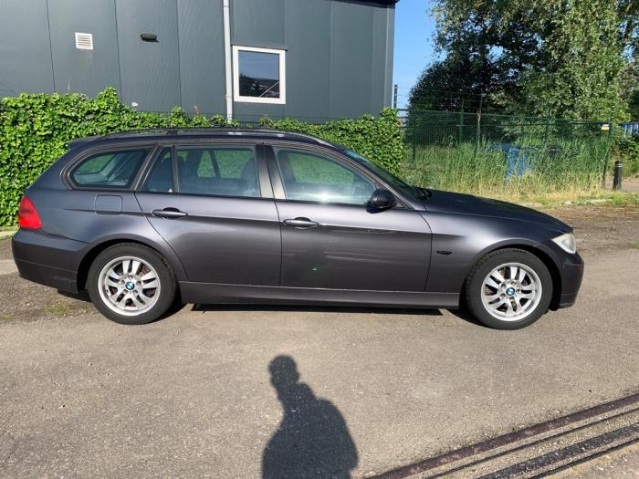 Używane Próg prawy BMW 3 serie Touring (E91) 320i 16V Cena na żądanie oferowane przez Gebr Opdam B.V.