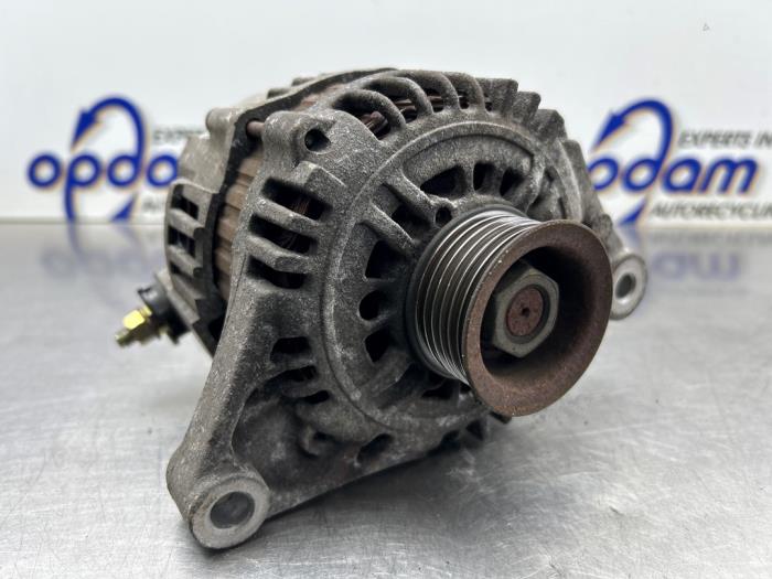 Dynamo d'un Nissan Micra (K11) 1.4 16V 2002