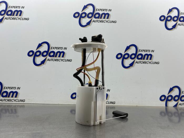 Usagé Pompe à carburant Opel Combo 1.3 CDTI 16V ecoFlex Prix € 50,00 Règlement à la marge proposé par Gebr Opdam B.V.