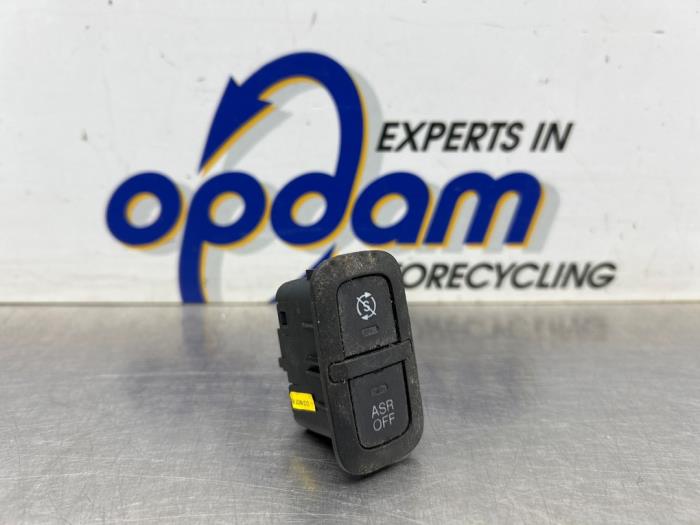 Używane Przelacznik Start/Stop Opel Combo 1.3 CDTI 16V ecoFlex Cena € 25,00 Procedura marży oferowane przez Gebr Opdam B.V.
