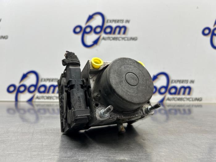 Gebrauchte ABS Pumpe Opel Corsa D 1.2 16V Preis € 250,00 Margenregelung angeboten von Gebr Opdam B.V.