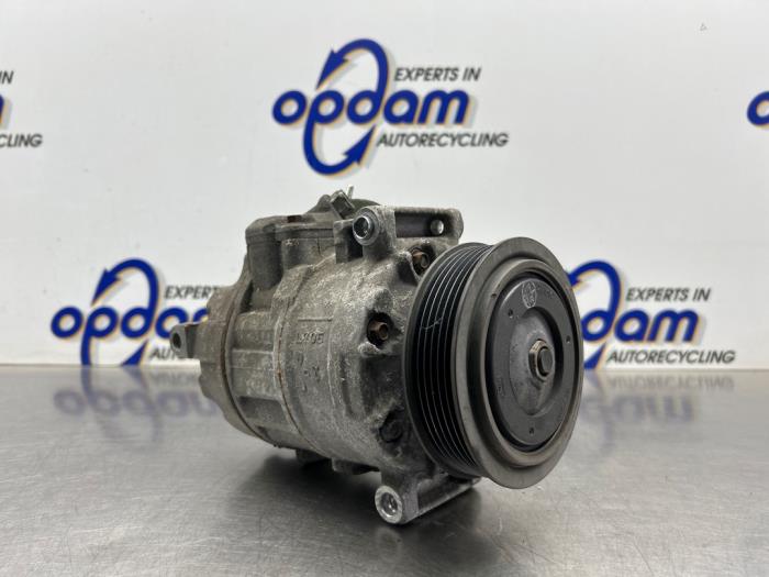 Usagé Pompe clim Volkswagen Golf Plus (5M1/1KP) 1.6 FSI 16V Prix € 75,00 Règlement à la marge proposé par Gebr Opdam B.V.