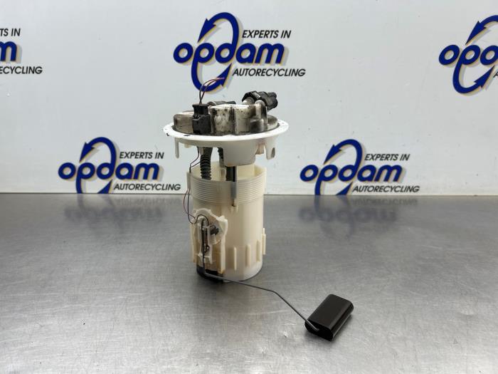 Used Petrol pump Peugeot 208 I (CA/CC/CK/CL) 1.4 HDi Price € 40,00 Margin scheme offered by Gebr Opdam B.V.