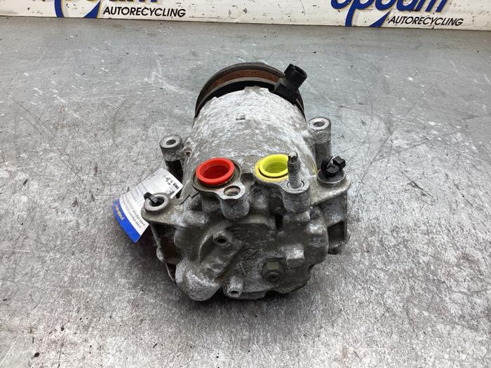 Usagé Compresseur de clim Ford Fiesta 6 (JA8) 1.25 16V Prix € 100,00 Règlement à la marge proposé par Gebr Opdam B.V.