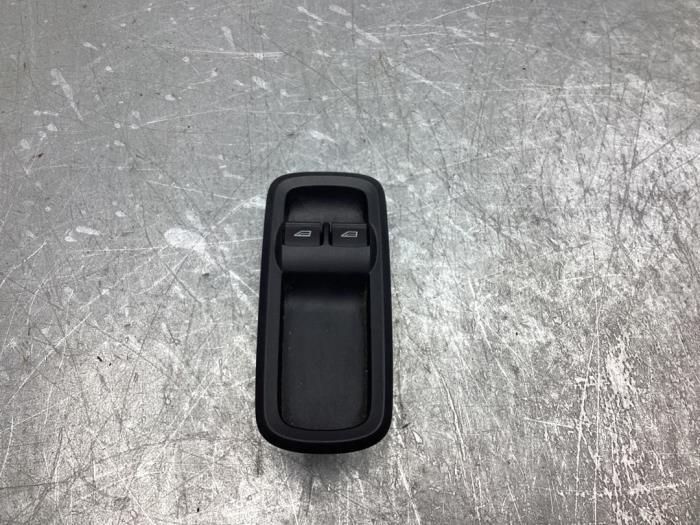 Usados Interruptor de ventanilla eléctrica Ford Fiesta 6 (JA8) 1.25 16V Precio € 25,00 Norma de margen ofrecido por Gebr Opdam B.V.