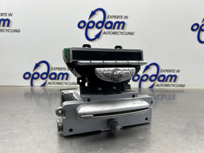 Używane Radioodtwarzacz CD Mini Mini (R56) 1.6 16V Cooper Cena € 250,00 Procedura marży oferowane przez Gebr Opdam B.V.