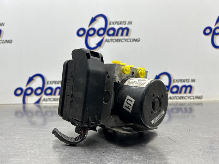 Begagnade ABS-pump Ford Fiesta 6 (JA8) 1.0 Ti-VCT 12V 65 Pris € 400,00 Marginaltabell erbjuds av Gebr Opdam B.V.