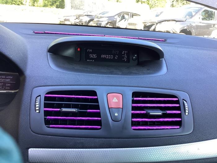 Begagnade Innerdisplay Renault Megane III Grandtour (KZ) 1.4 16V TCe 130 Pris på förfrågan erbjuds av Gebr Opdam B.V.