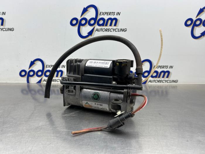 Begagnade Luftpump (fjädring) Mercedes S (W220) 3.2 S-320 18V Pris € 225,00 Marginaltabell erbjuds av Gebr Opdam B.V.