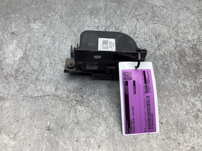 Alarm system siren