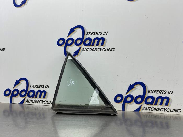 Usados Ventanilla triangular izquierda detrás Hyundai i20 (GBB) 1.2i 16V Precio € 35,00 Norma de margen ofrecido por Gebr Opdam B.V.