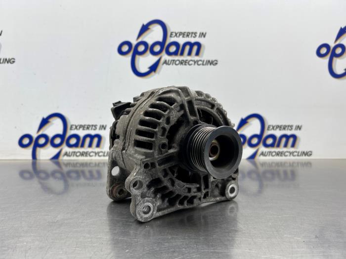 Usagé Dynamo Volkswagen Polo IV (9N1/2/3) 1.4 16V Prix € 50,00 Règlement à la marge proposé par Gebr Opdam B.V.