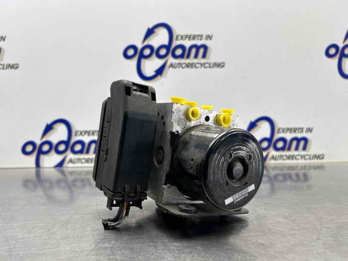 Używane Pompa ABS Ford B-Max (JK8) 1.0 EcoBoost 12V 100 Cena € 400,00 Procedura marży oferowane przez Gebr Opdam B.V.
