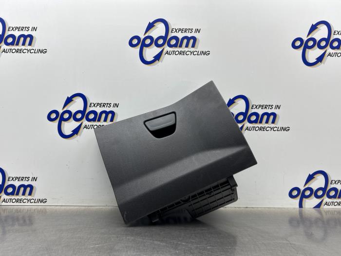 Begagnade Handskfack Ford B-Max (JK8) 1.0 EcoBoost 12V 100 Pris € 40,00 Marginaltabell erbjuds av Gebr Opdam B.V.