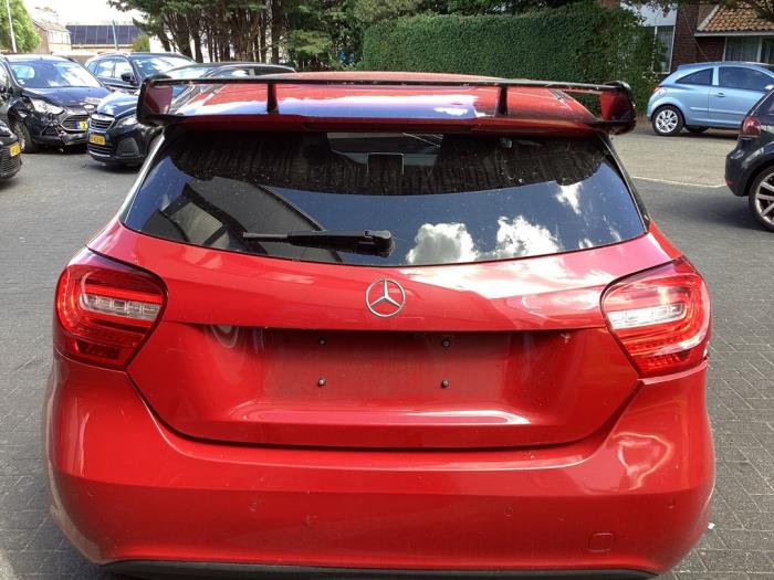 Begagnade Baklucka Mercedes A (W176) 1.6 A-180 16V Pris € 250,00 Marginaltabell erbjuds av Gebr Opdam B.V.