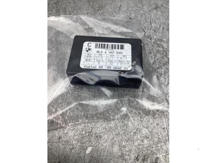 Begagnade Regnsensor BMW 5 serie (E60) 523i 24V Pris € 20,00 Marginaltabell erbjuds av Gebr Opdam B.V.