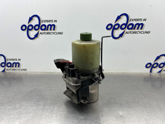 Usagé Pompe de direction Skoda Roomster (5J) 1.2 TSI Prix € 125,00 Règlement à la marge proposé par Gebr Opdam B.V.