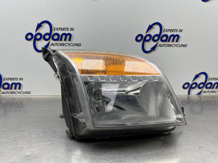 Używane Reflektor prawy Ford Fusion 1.4 16V Cena € 50,00 Procedura marży oferowane przez Gebr Opdam B.V.