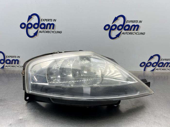 Używane Reflektor prawy Citroen C3 (FC/FL/FT) 1.4 Cena € 40,00 Procedura marży oferowane przez Gebr Opdam B.V.