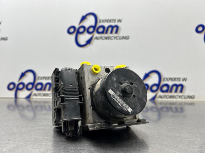 Begagnade ABS-pump Ford Fiesta 6 (JA8) 1.25 16V Pris € 124,00 Marginaltabell erbjuds av Gebr Opdam B.V.