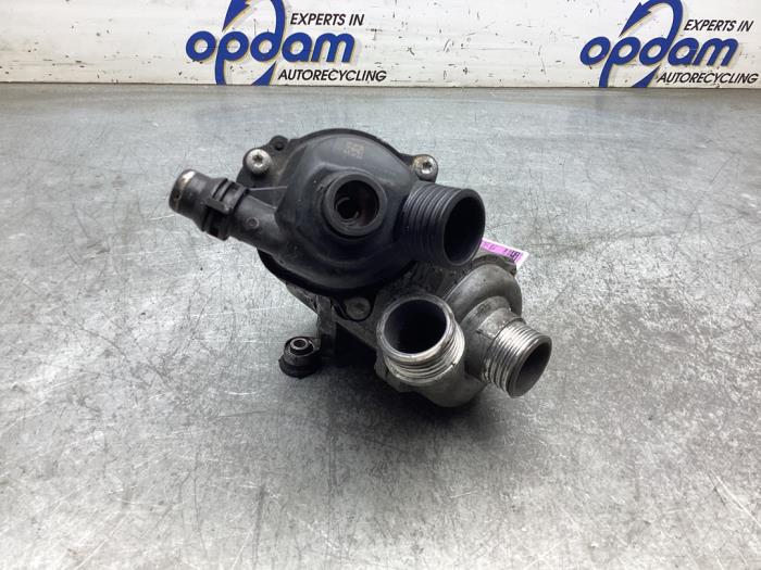 Usagé Pompe à eau BMW 5 serie (E60) 523i 24V Prix € 125,00 Règlement à la marge proposé par Gebr Opdam B.V.