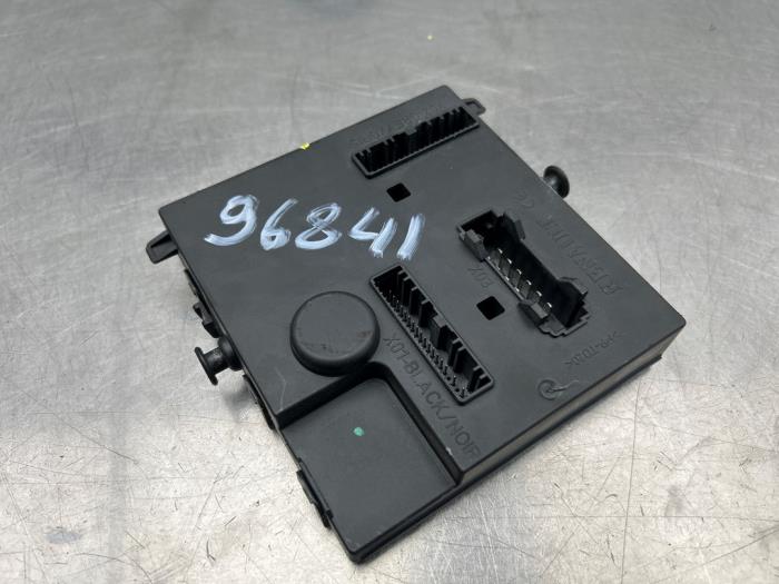 Body control computer from a Renault Twingo II (CN) 1.2 2008