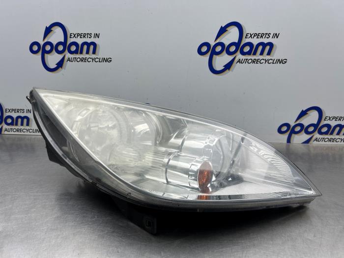 Używane Reflektor prawy Mitsubishi Colt (Z2/Z3) 1.5 16V Cena € 60,00 Procedura marży oferowane przez Gebr Opdam B.V.