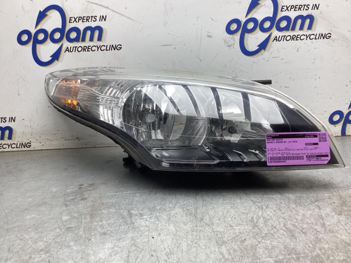 Używane Reflektor prawy Renault Megane III Grandtour (KZ) 1.2 16V TCE 115 Cena € 100,00 Procedura marży oferowane przez Gebr Opdam B.V.