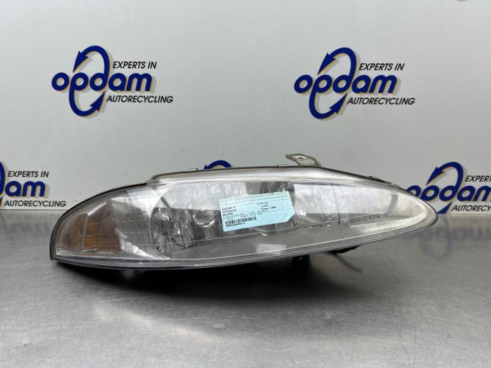 Używane Reflektor prawy Mitsubishi Eclipse (D3) 2.0 GS 16V Cena € 30,00 Procedura marży oferowane przez Gebr Opdam B.V.