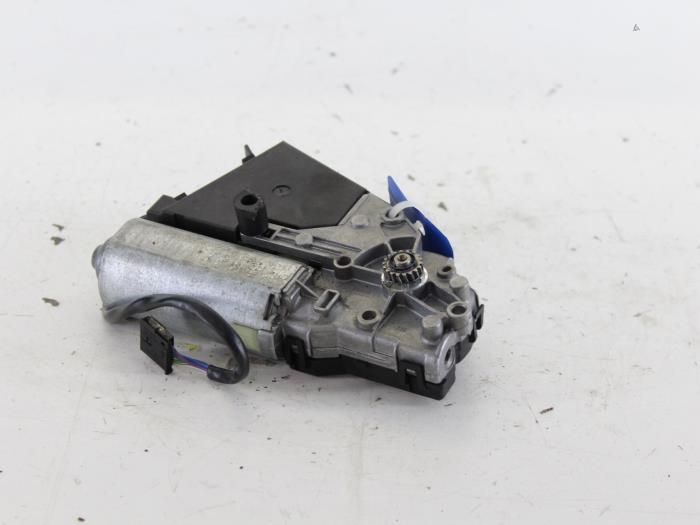 Używane Silnik szyberdachu Volkswagen Polo IV (9N1/2/3) 1.4 16V Cena na żądanie oferowane przez Gebr Opdam B.V.