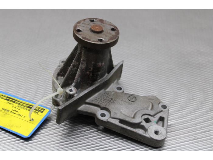 Begagnade Vattenpump Ford Fiesta 6 (JA8) 1.25 16V Pris på förfrågan erbjuds av Gebr Opdam B.V.