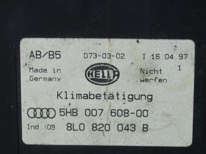 Panel sterowania nagrzewnicy z Audi A3 2001