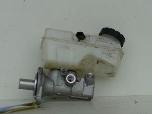 Used Master cylinder Renault Clio IV (5R) 0.9 Energy TCE 90 12V Price on request offered by Gebr Opdam B.V.