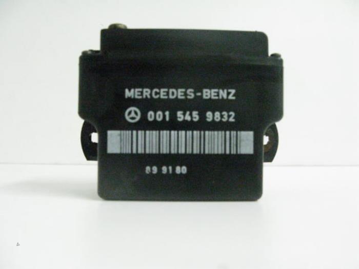 Glow plug relay from a Mercedes-Benz E (W124) 2.3 230 E 1985