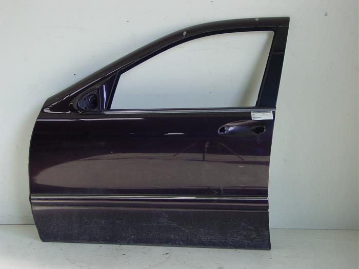 Door 4-door, front left from a Mercedes-Benz S (W220) 3.2 S-320 CDI 24V 2001