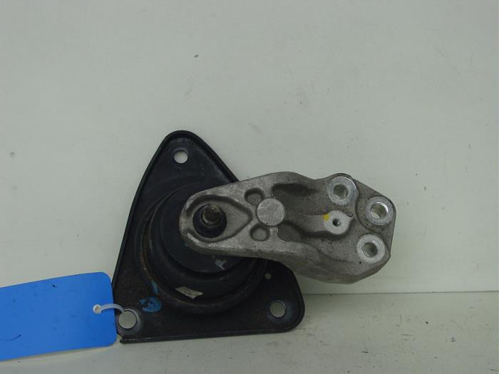 Used Engine mount Kia Cee'd Sporty Wagon (EDF) 1.6 CVVT 16V Price on request offered by Gebr Opdam B.V.